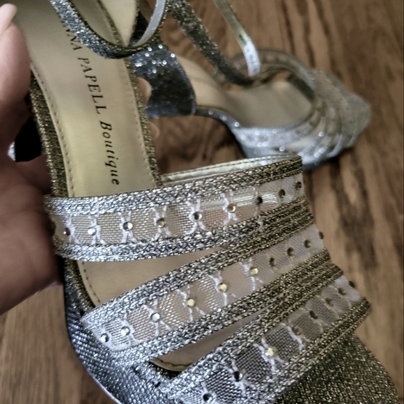 Adrianna Papell strappy platform shoe, Size 7, Silver and Mesh. Special occasion - Picture 3 of 6